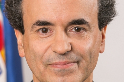 Ministério da Saúde compromete-se a criar carreira para os médicos dentistas no Serviço Nacional de Saúde