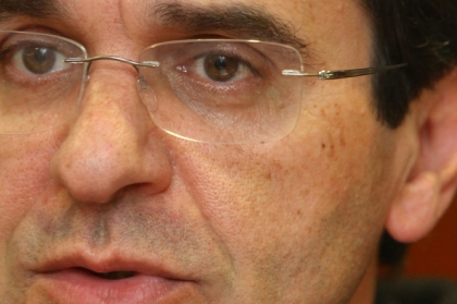 Ministro da Saúde destaca avanços na saúde oral na Assembleia da República