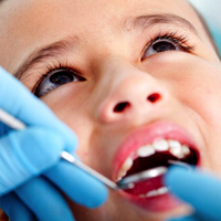 Suspensão da emissão de cheques dentista para jovens e adolescentes