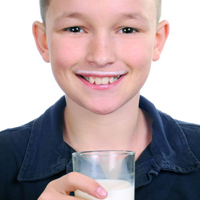 Médica dentista explica a importância do leite na saúde oral