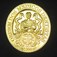 Alberto João Jardim recebeu a Medalha de Ouro da Ordem dos Médicos Dentistas