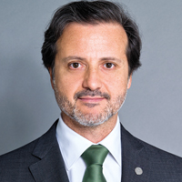 Médico dentista recebe doutoramento honoris causa pela Universidade do Porto