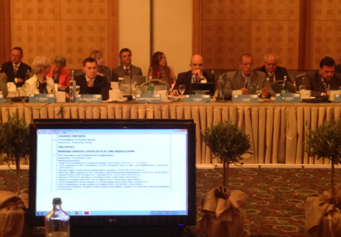 685px-20140523-ced-assembleia-atenas-003