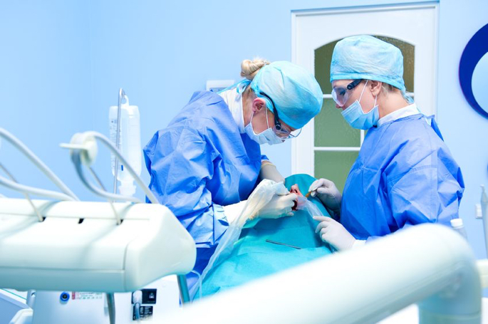 685px-medicos-dentistas.jpg