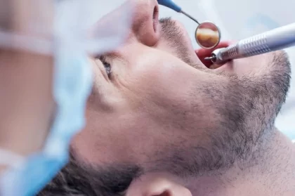 COVID-19: Mais de 4 mil médicos dentistas participam em curso de formação