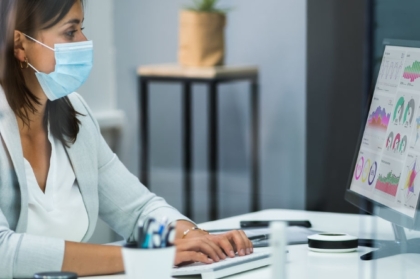 SNS 24 quer integrar mais médicos dentistas na linha de atendimento COVID-19