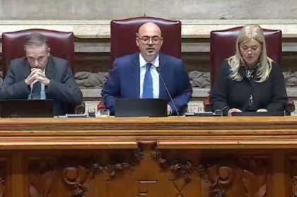 Parlamento aprova cinco projetos de resolução para a criação da carreira no SNS