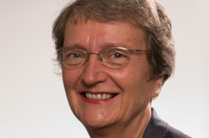 Informação tecnológica na área pericial: estimativa da idade dentária