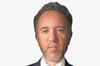Management of the anterior esthetic zone in patients with a reduced periodontium: tooth preservation vs implant rehabilitation | Peri-implant regeneration