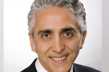 Experiência prática com cirurgia plástica periodontal e peri-implantar