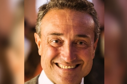 Tratamento de defeitos tecidulares na zona estética: vantagens de múltiplos estágios cirúrgicos