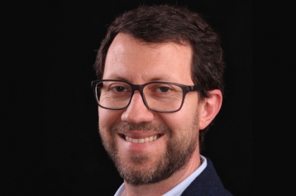 Má oclusão de Classe II tratada com extrações