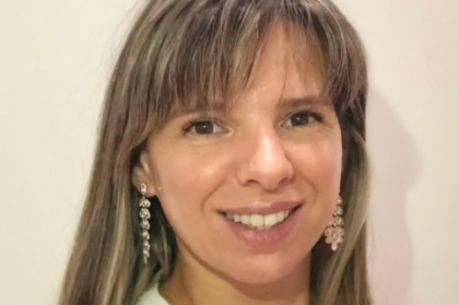 When and how to maintain or remove a compromised implant in aesthetic zone?