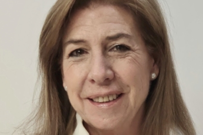 What is the therapeutic approach to the most frequent oral pathology in the elderly?