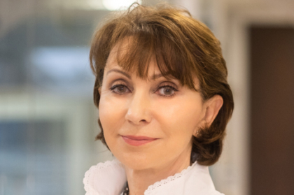 Avulsion in permanent dentition. Treatment of complications